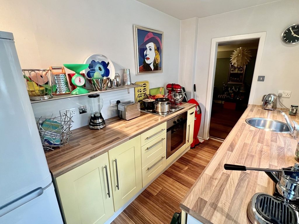 1 bed flat for sale in 14 Bradburne Road, Bournemouth BH2, £160,000
