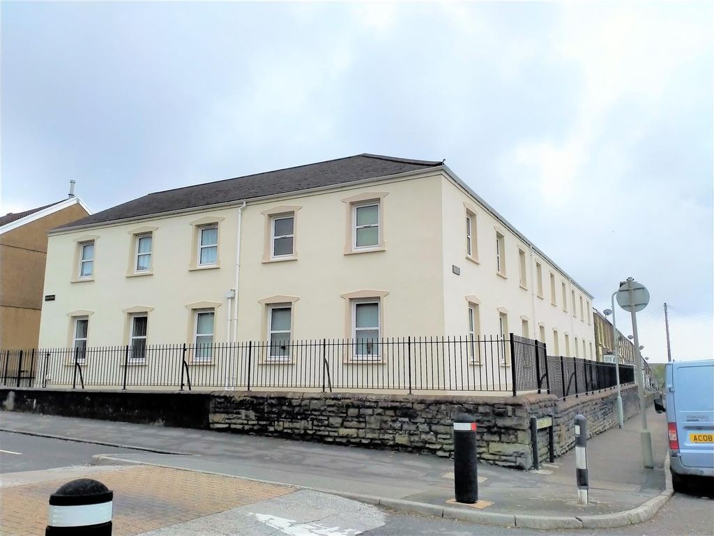2 bed flat for sale in Cwrt Bethel, Manselton, Swansea SA5, £80,000