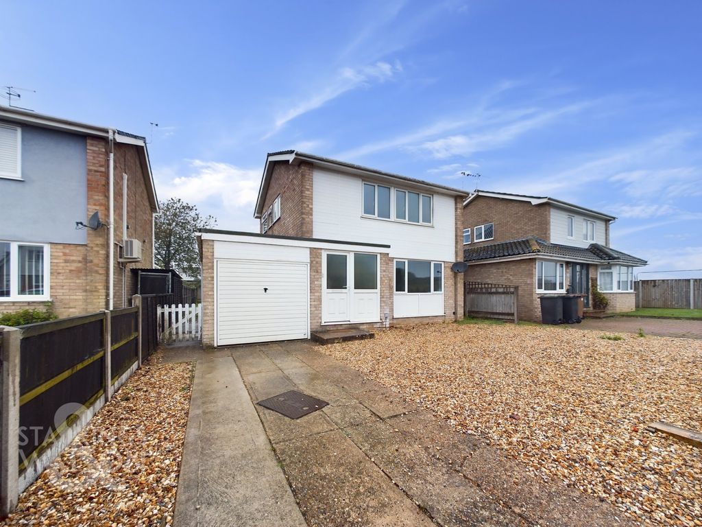 3 bed detached house for sale in Haygate, Eye IP23, £290,000