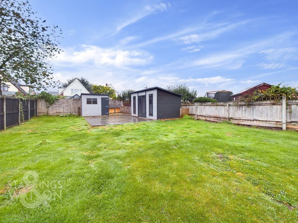 3 bed detached house for sale in Haygate, Eye IP23, £290,000