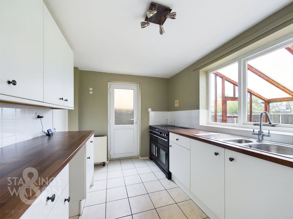 3 bed detached house for sale in Haygate, Eye IP23, £290,000