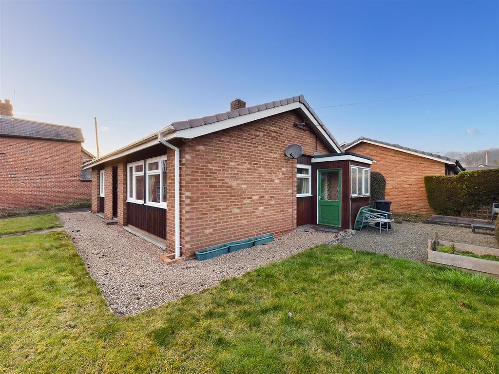 2 bed detached bungalow for sale in Redlake Place, Bucknell SY7, £225,000