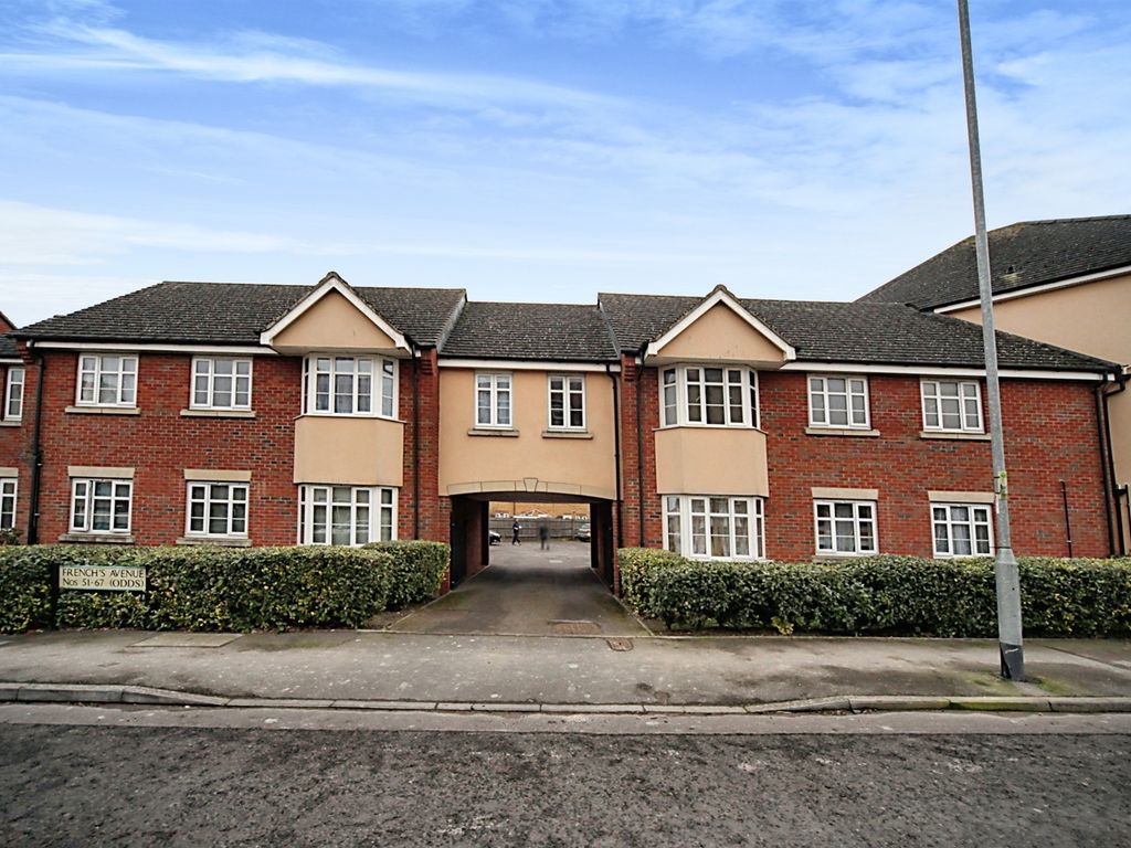 2 bed flat for sale in Frenchs Avenue, Dunstable LU6, £107,500