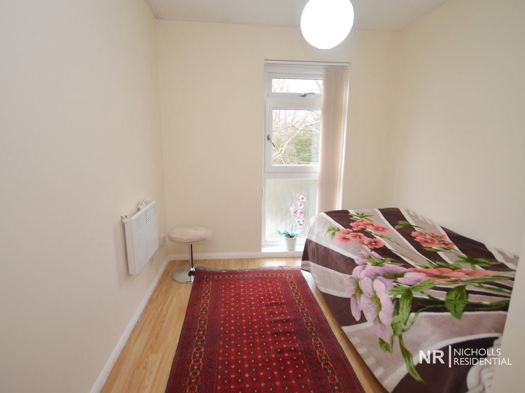 2 bed flat for sale in Ambleside Gardens, Sutton, Surrey SM2, £300,000