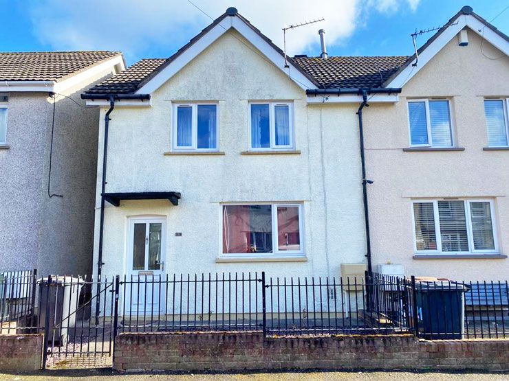 3 bed end terrace house for sale in Penybryn Avenue, Cefn Fforest, Blackwood NP12, £139,950