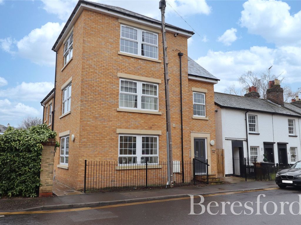 1 bed flat for sale in New Writtle Street, Chelmsford CM2, £215,000