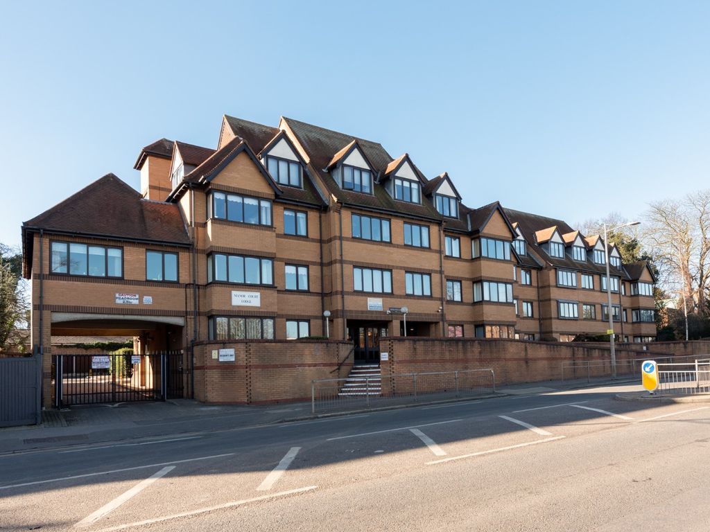 1 bed flat for sale in Manor Court Lodge, High Road, South Woodford, London E18, £230,000