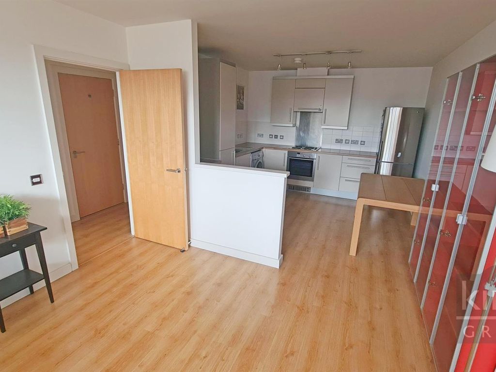 1 bed flat for sale in Spencer Way, London E1, £130,000