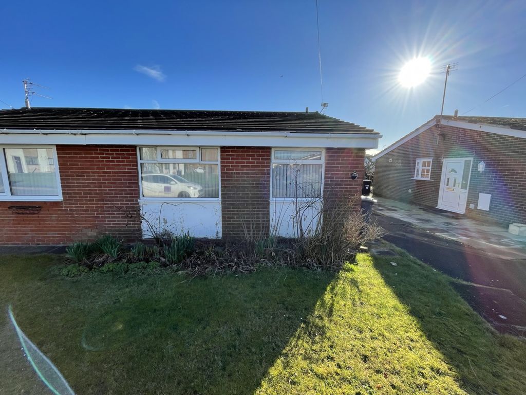 2 bed bungalow for sale in The Croft, Fleetwood FY7, £110,000
