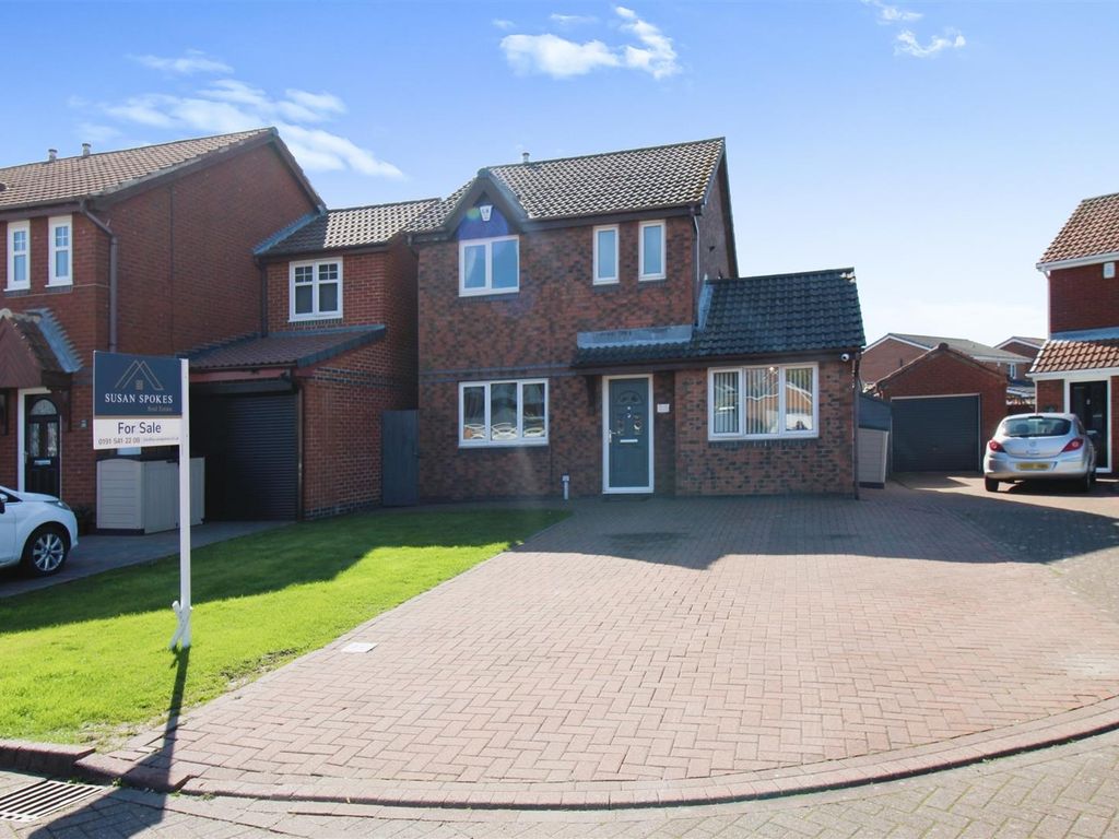 3 bed property for sale in Evesham Close, Boldon Colliery NE35, £265,000