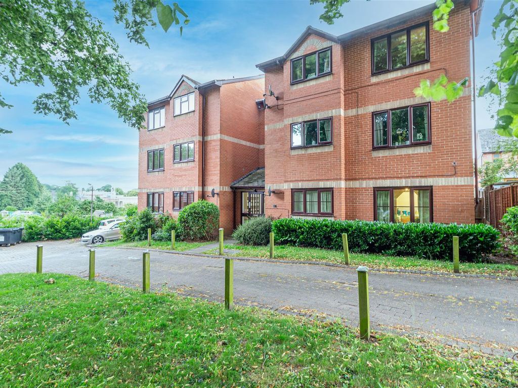 1 bed flat for sale in Byfield Rise, Worcester WR5, £97,500
