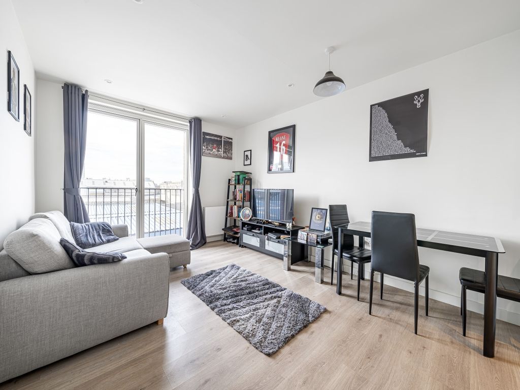 1 bed flat for sale in Varcoe Road, London SE16, £299,995