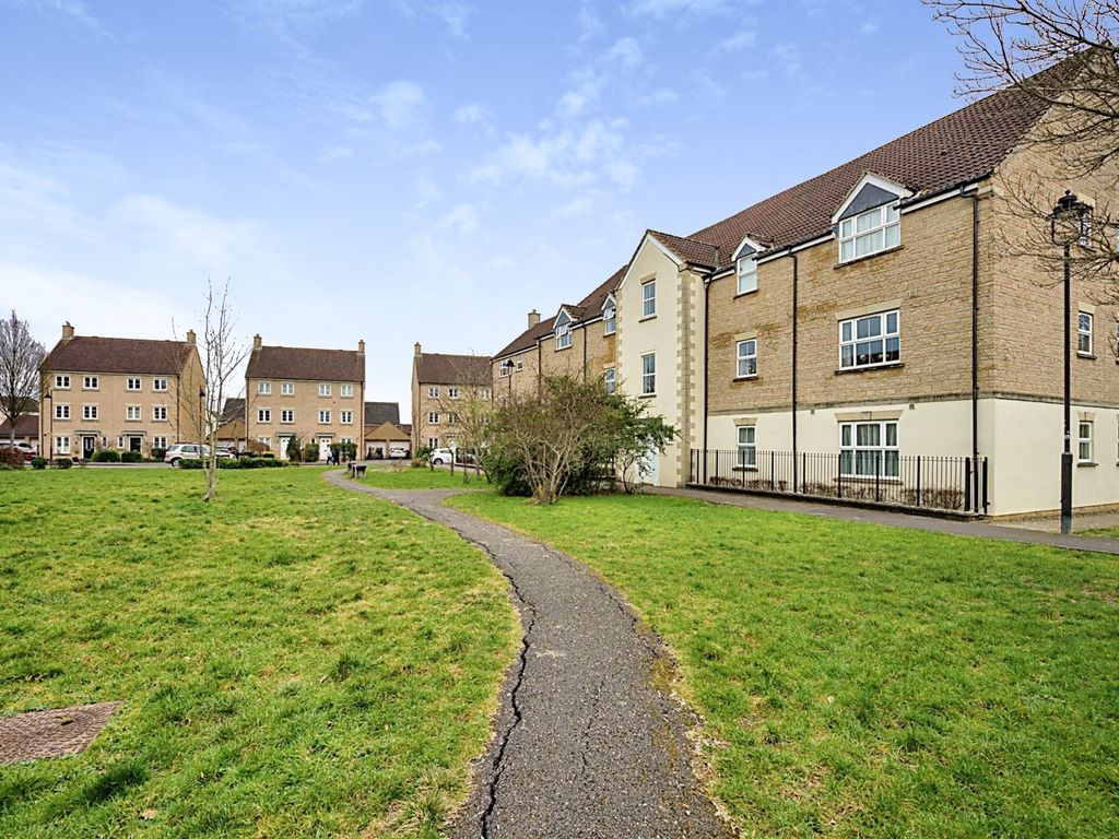 1 bed flat for sale in Kingfisher Court, Calne SN11, £115,000