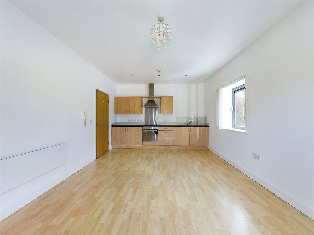 2 bed flat for sale in Cunliffe Road, Bradford, West Yorkshire BD8, £65,000