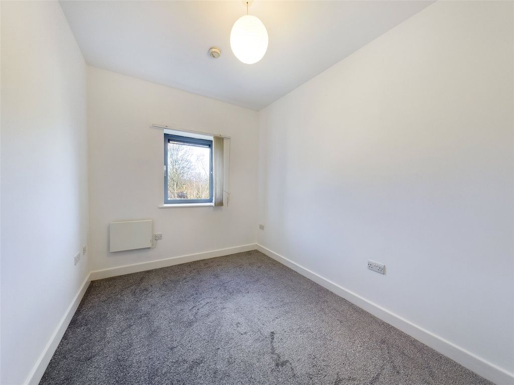 2 bed flat for sale in Cunliffe Road, Bradford, West Yorkshire BD8, £65,000
