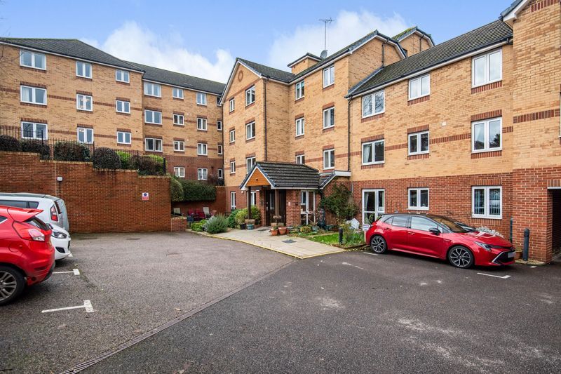1 bed flat for sale in Woodlands Court, Chatham ME5, £150,000