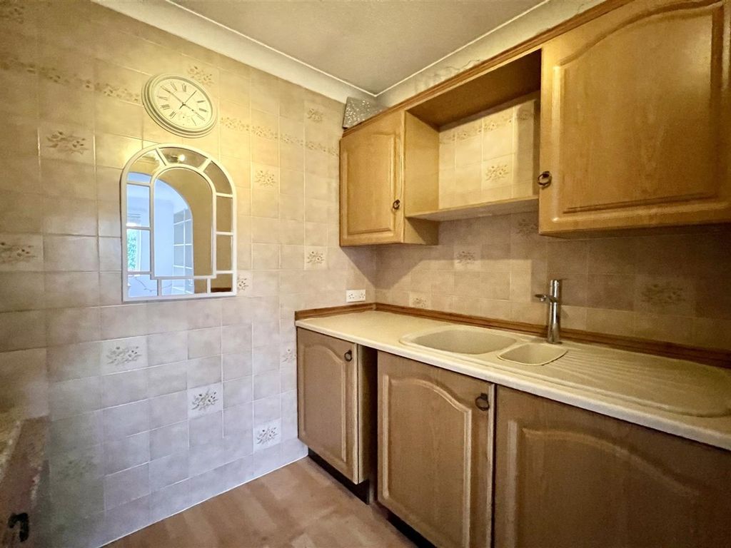 1 bed flat for sale in Homelyme House, Park Lane, Poynton SK12, £55,000