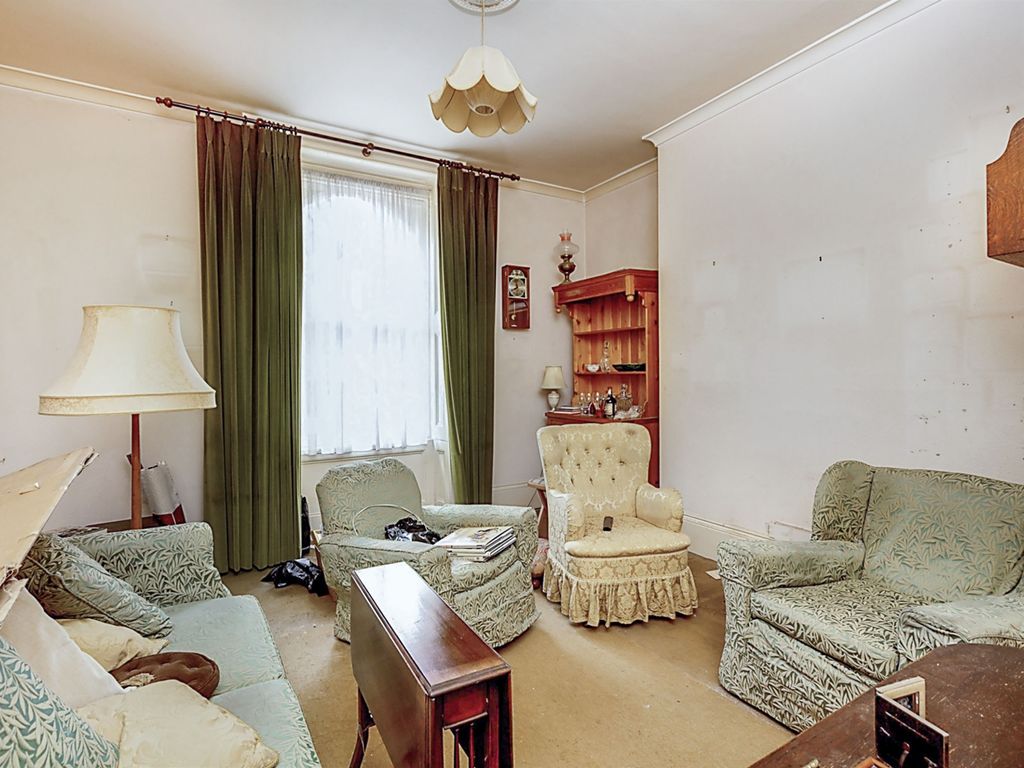 1 bed flat for sale in York Road, Tunbridge Wells TN1, £160,000