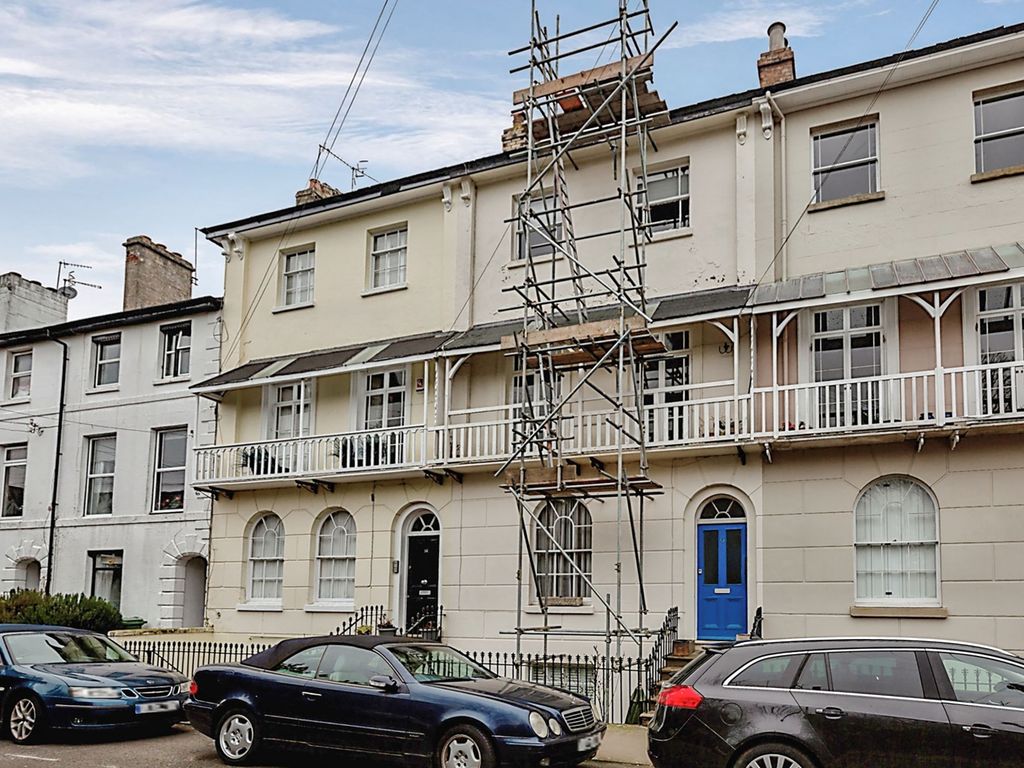 1 bed flat for sale in York Road, Tunbridge Wells TN1, £160,000