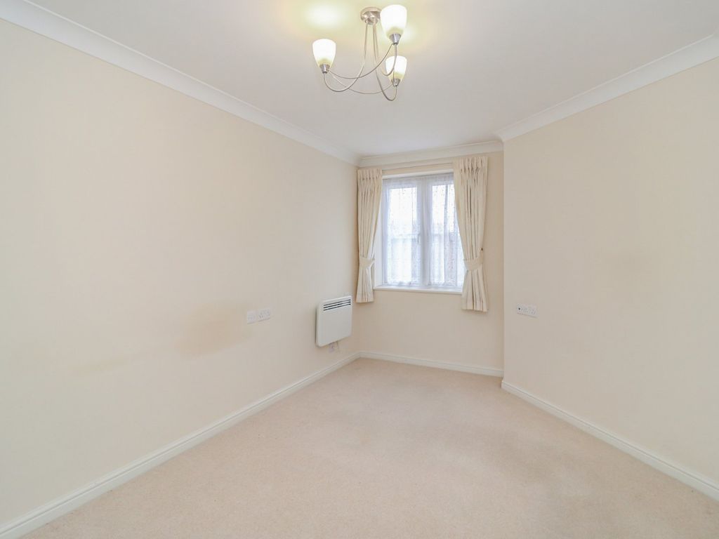 1 bed flat for sale in Holtsmere Close, Garston, Watford WD25, £159,950