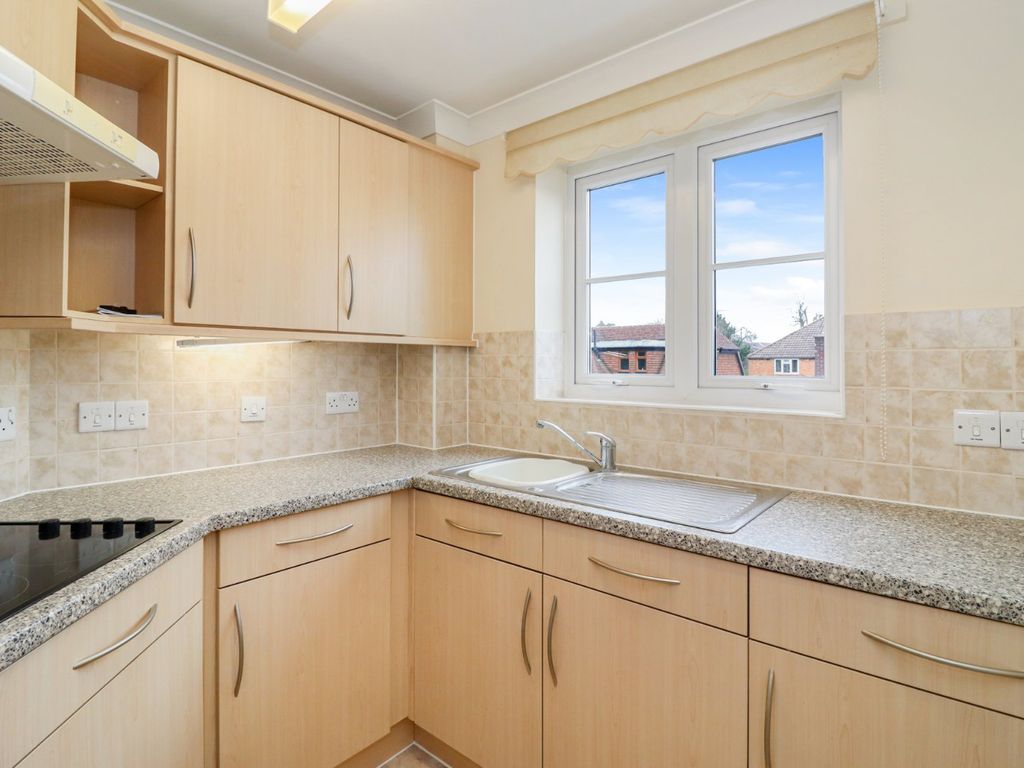 1 bed flat for sale in Holtsmere Close, Garston, Watford WD25, £159,950