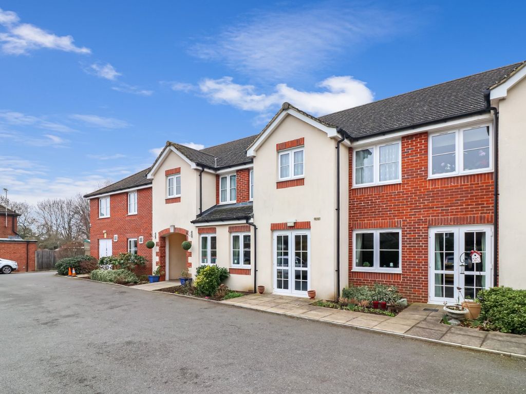 1 bed flat for sale in Holtsmere Close, Garston, Watford WD25, £159,950