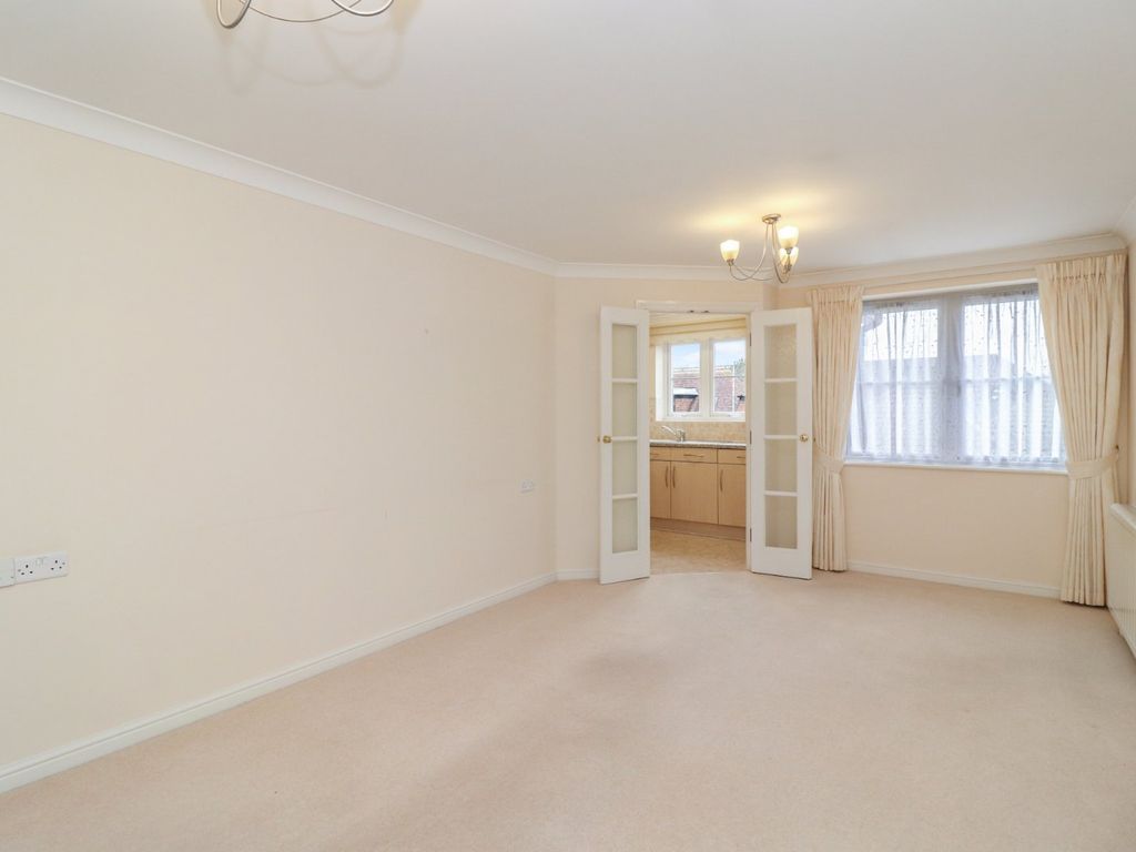 1 bed flat for sale in Holtsmere Close, Garston, Watford WD25, £159,950