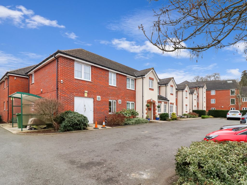 1 bed flat for sale in Holtsmere Close, Garston, Watford WD25, £159,950