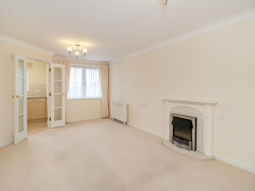 1 bed flat for sale in Holtsmere Close, Garston, Watford WD25, £159,950