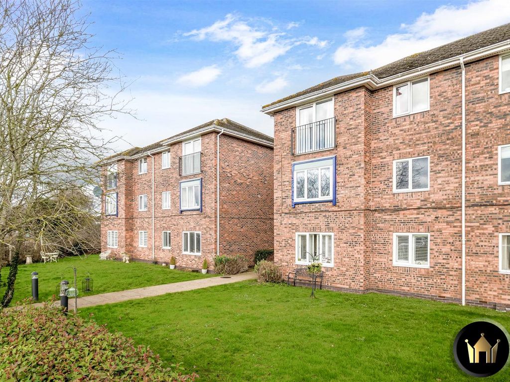 2 bed flat for sale in Corinthian Court, Alcester B49, £160,000