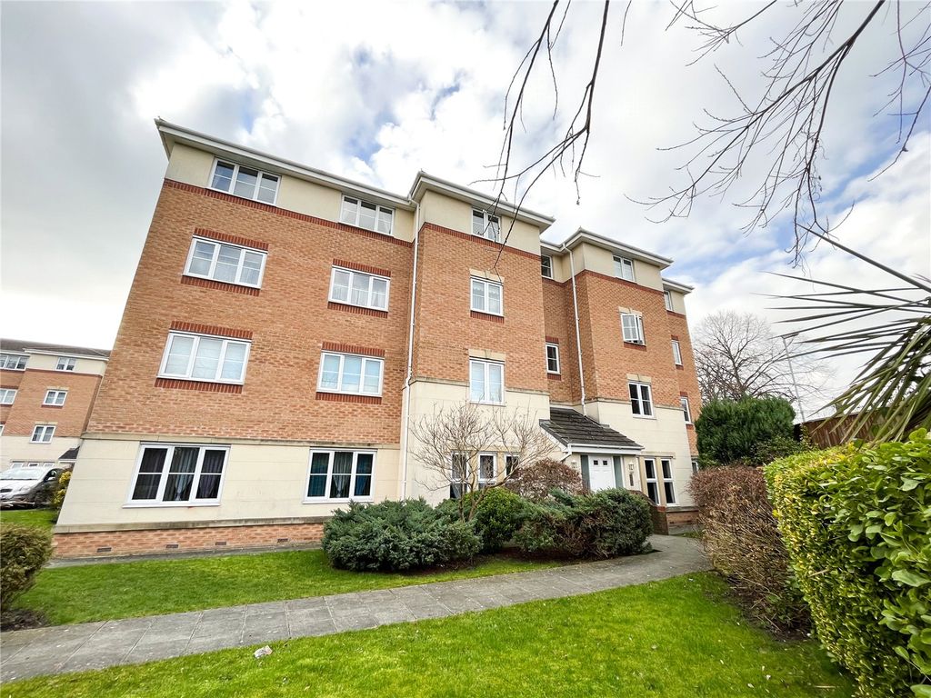 2 bed flat for sale in Firbank Close, Ashton-Under-Lyne, Greater Manchester OL7, £120,000