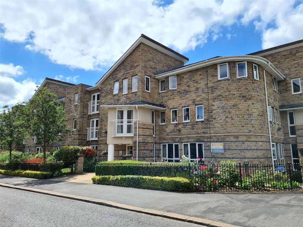 1 bed flat for sale in North Road, Glossop, Derbyshire SK13, £140,000