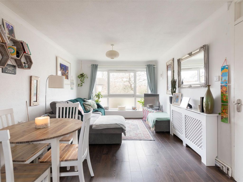 1 bed flat for sale in Odessa Road, London E7, £260,000