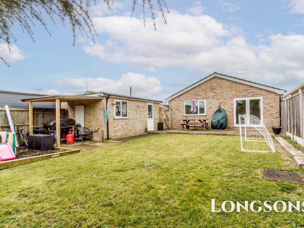 3 bed detached bungalow for sale in Longfields, Swaffham PE37, £325,000