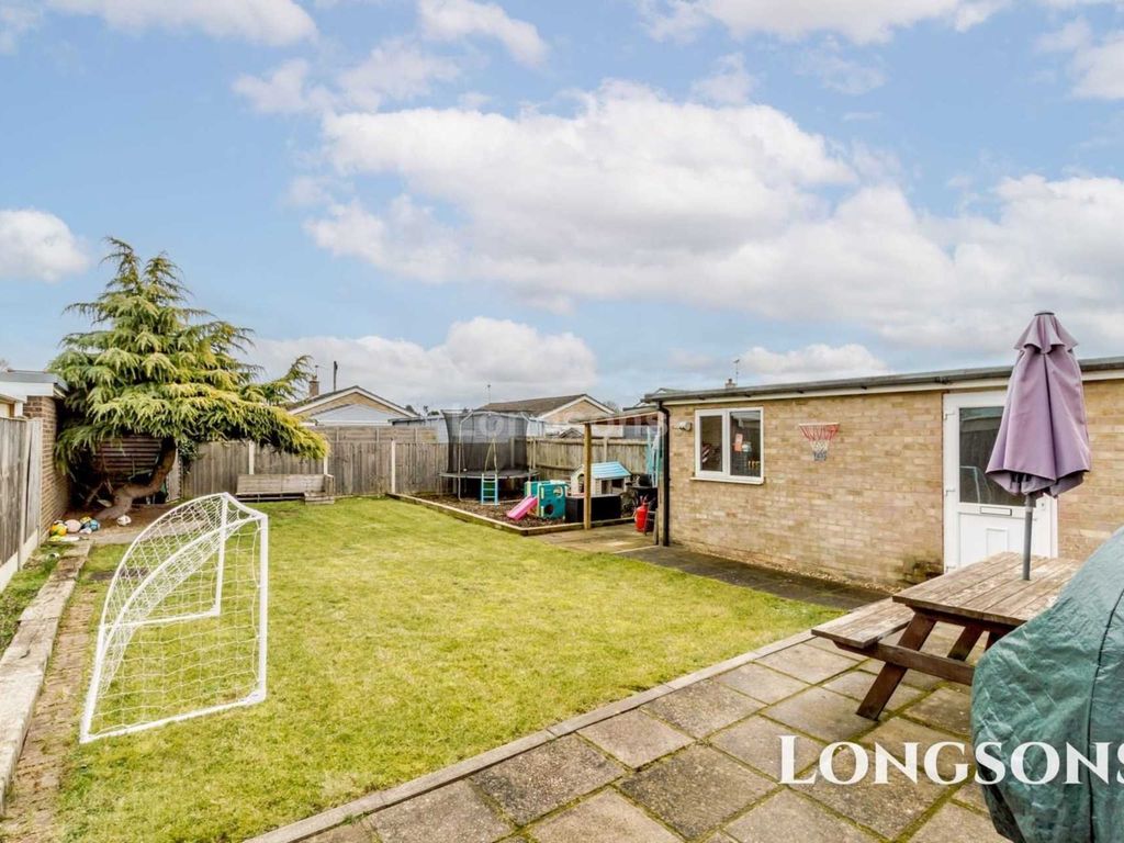 3 bed detached bungalow for sale in Longfields, Swaffham PE37, £325,000