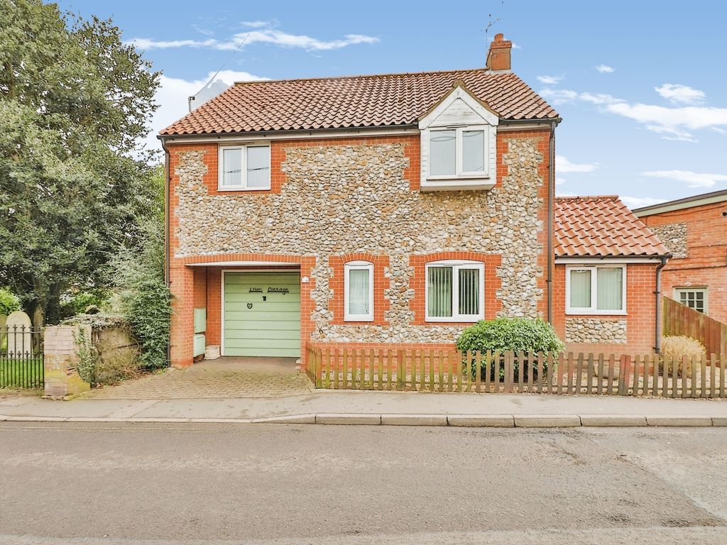 3 bed detached house for sale in White Cross Road, Swaffham PE37, £230,000