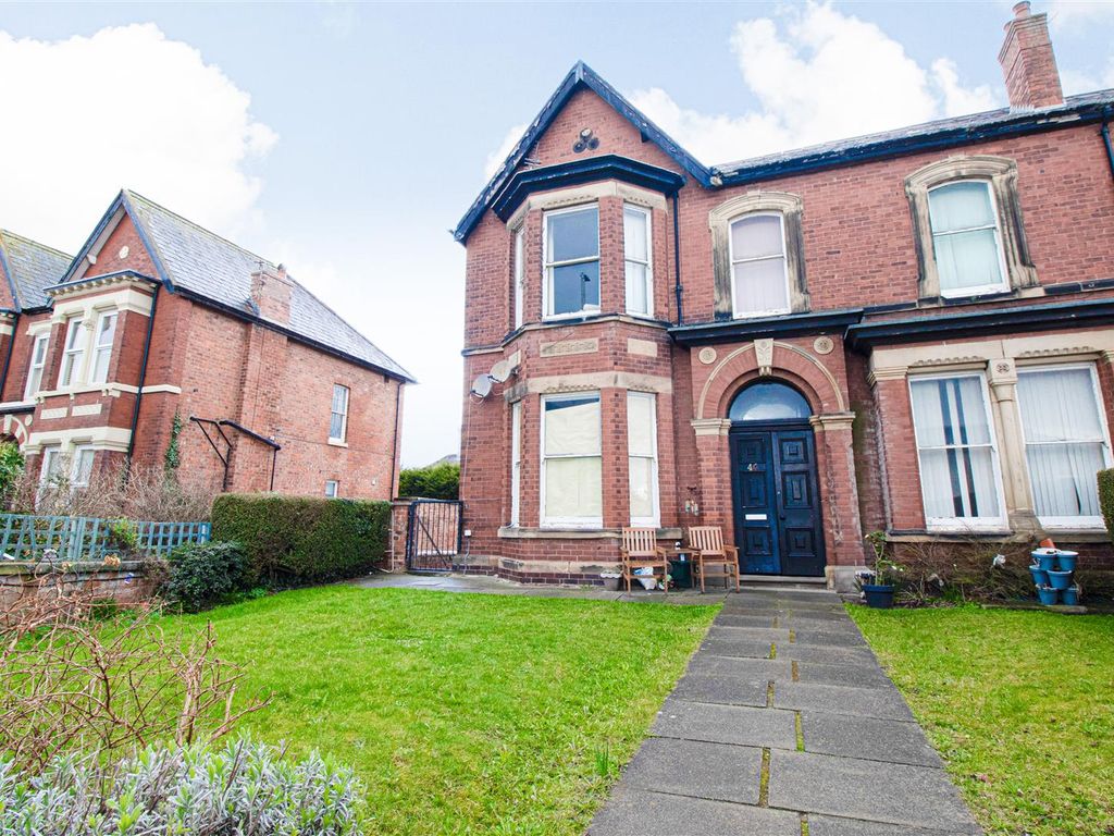 2 bed flat for sale in Ash Street, Southport PR8, £100,000