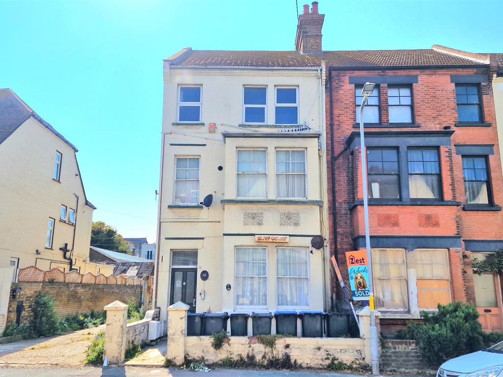 2 bed flat for sale in Norfolk Road, Cliftonville, Margate CT9, £160,000
