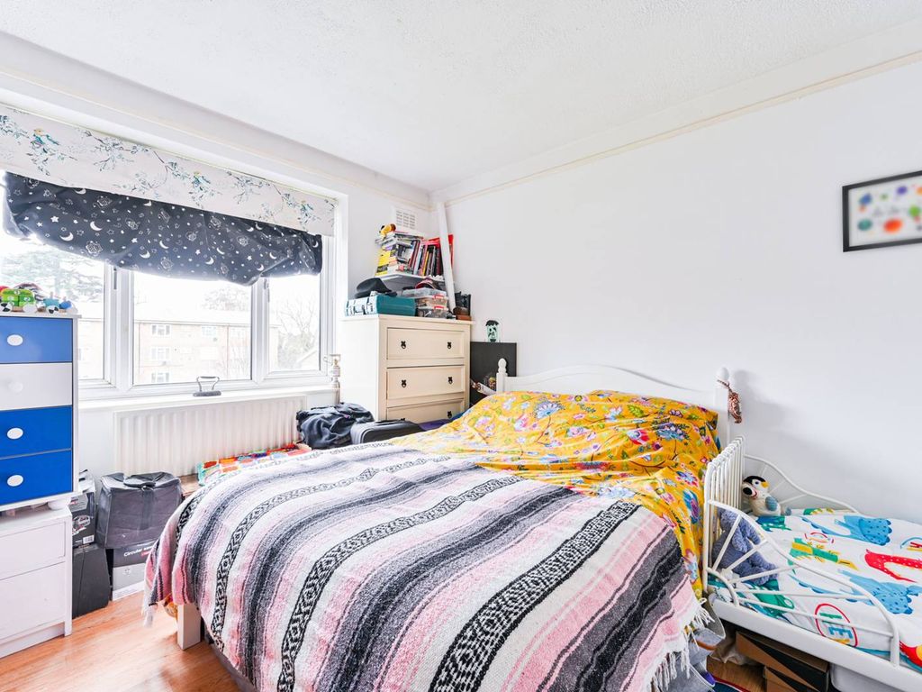 2 bed flat for sale in 17 Pinner Grove, Pinner HA5, £300,000