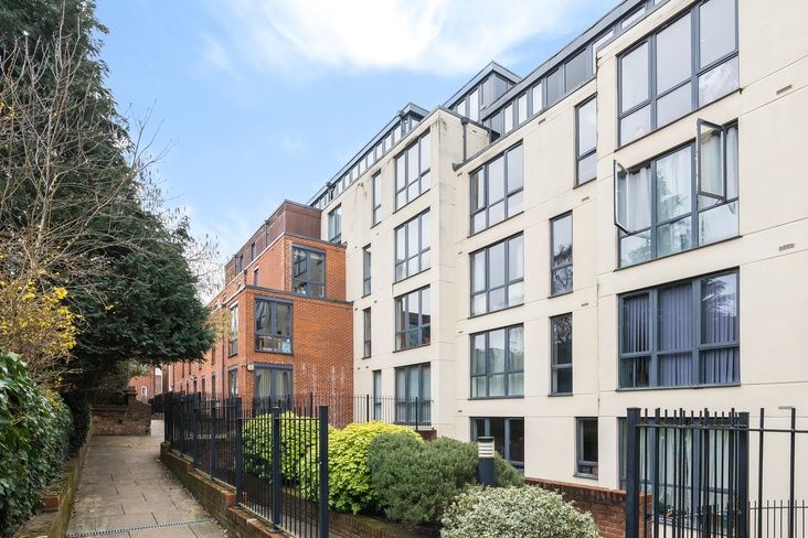 1 bed flat for sale in Printing House Square, Guildford, Surrey GU1, £147,500