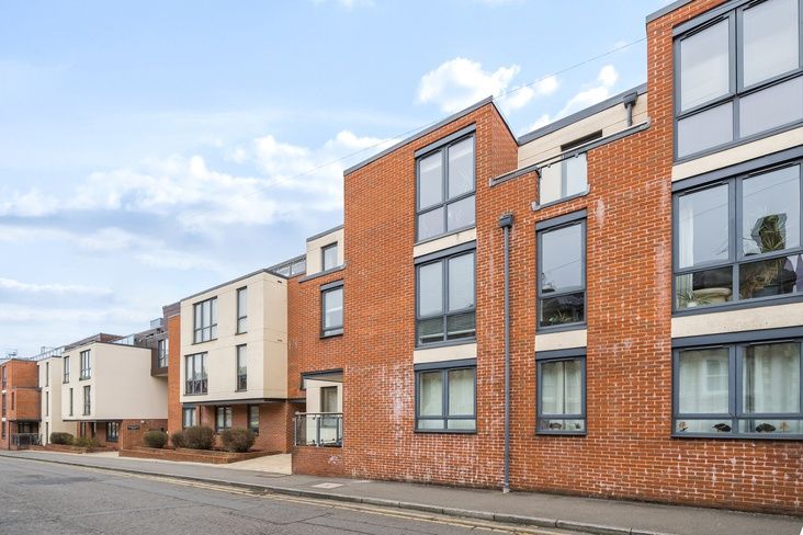 1 bed flat for sale in Printing House Square, Guildford, Surrey GU1, £147,500