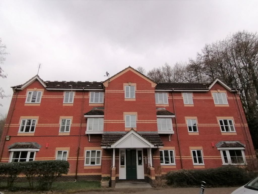 2 bed flat for sale in Fox Close, St Annes Park BS4, £190,000
