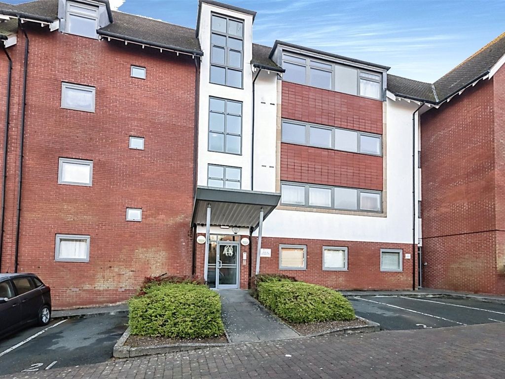 1 bed flat for sale in Griffin Close, Northfield, Birmingham B31, £125,000