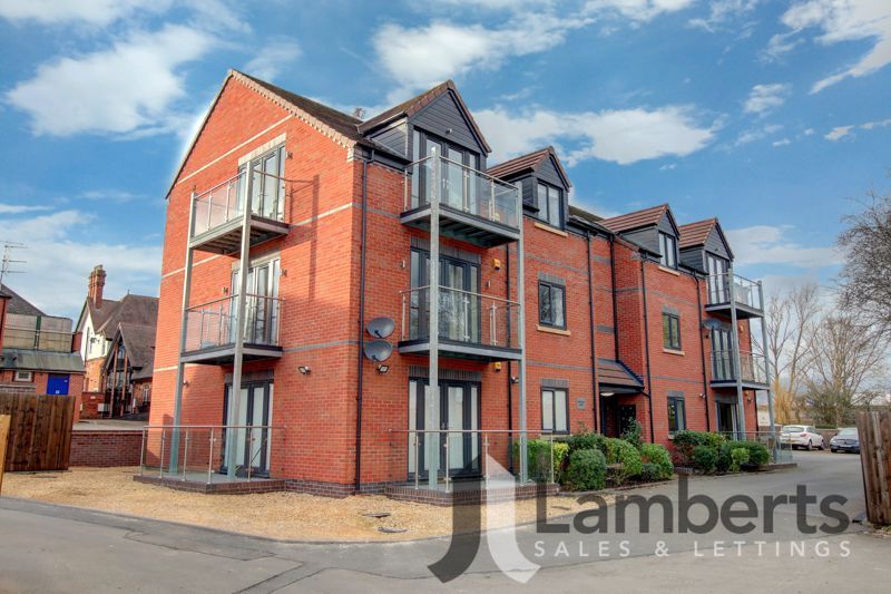 2 bed flat for sale in Brookes Close, Studley B80, £190,000