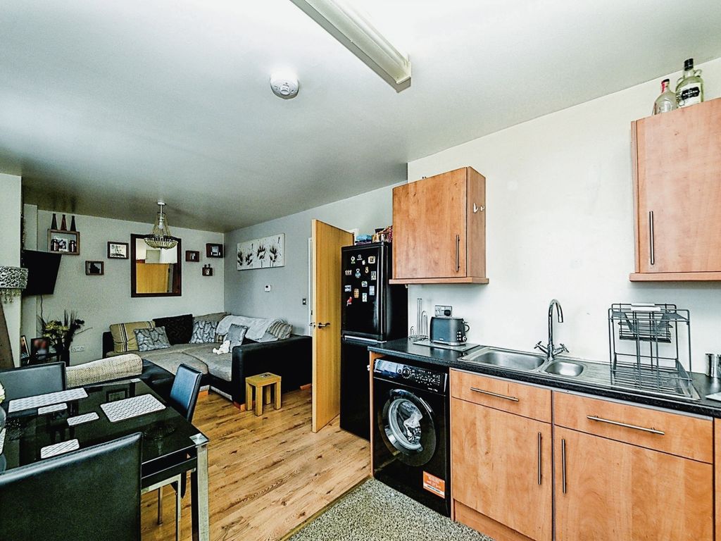 2 bed flat for sale in The Portway, King's Lynn PE30, £100,000