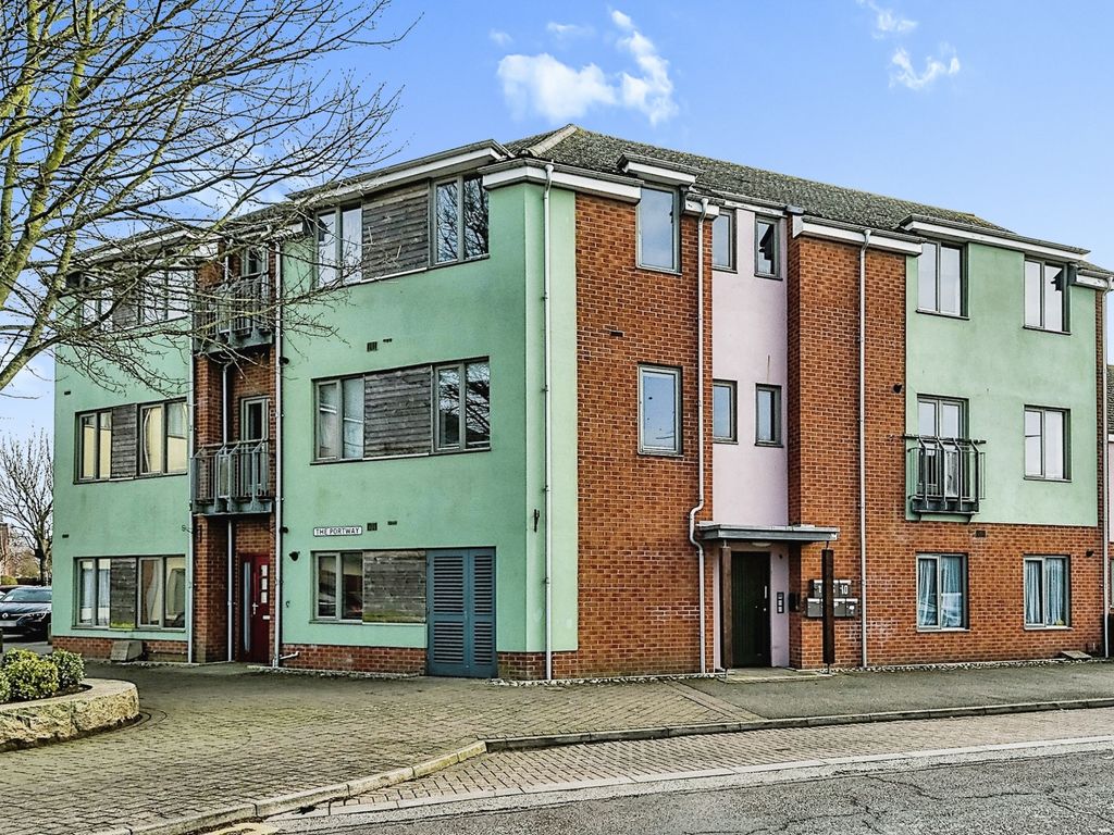 2 bed flat for sale in The Portway, King's Lynn PE30, £100,000