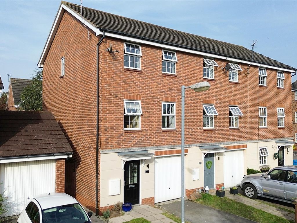 3 bed town house for sale in Langthwaite Close, Brough HU15, £195,000
