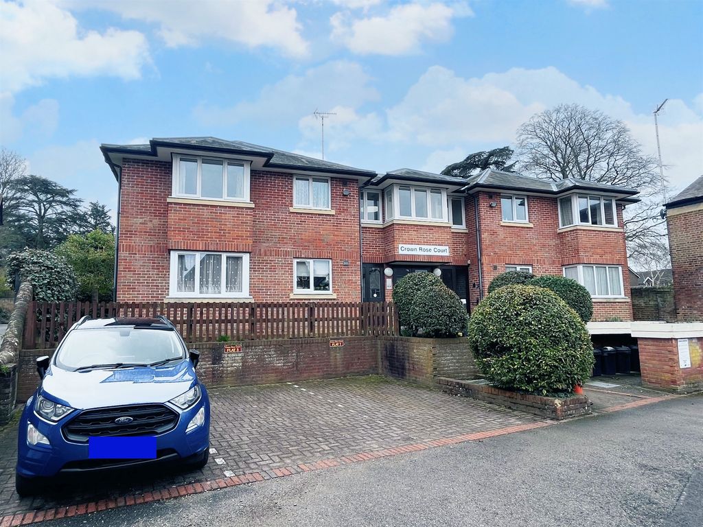 1 bed flat for sale in Crown Rose Court, Tring HP23, £190,000