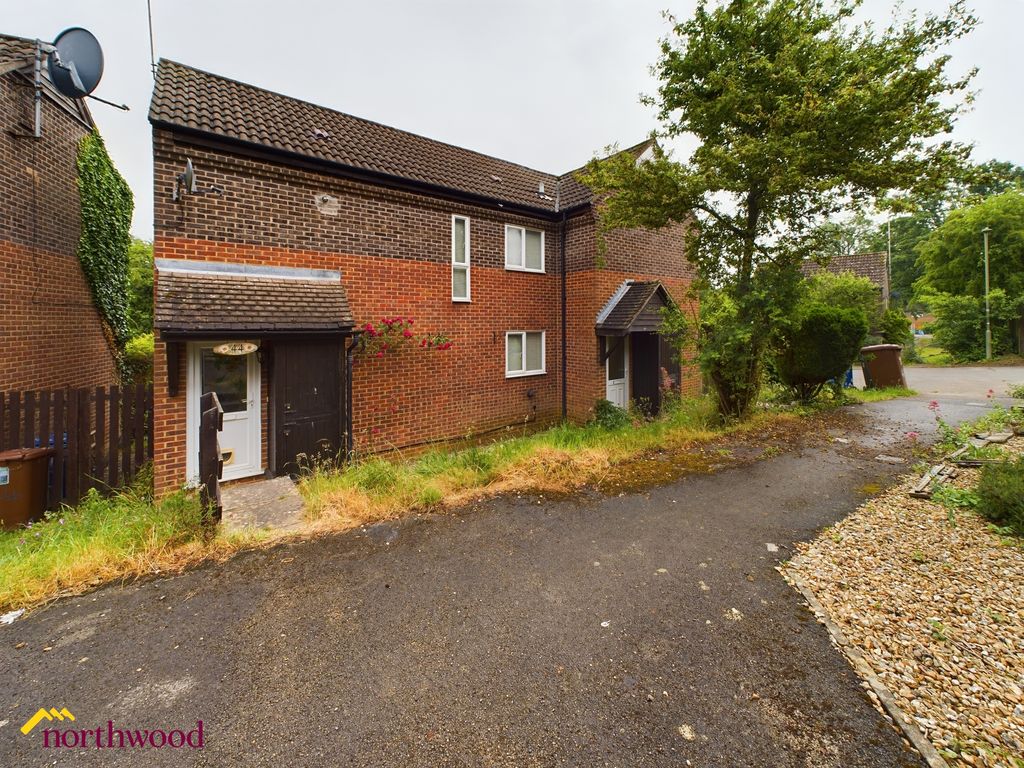 2 bed semi-detached house for sale in The Camellias, Banbury OX16, £200,000