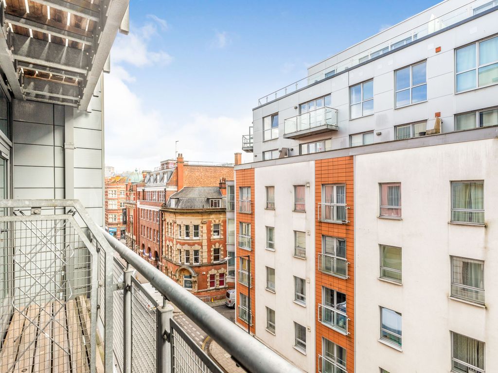 1 bed flat for sale in Central Quay North, Broad Quay, Bristol BS1, £185,000